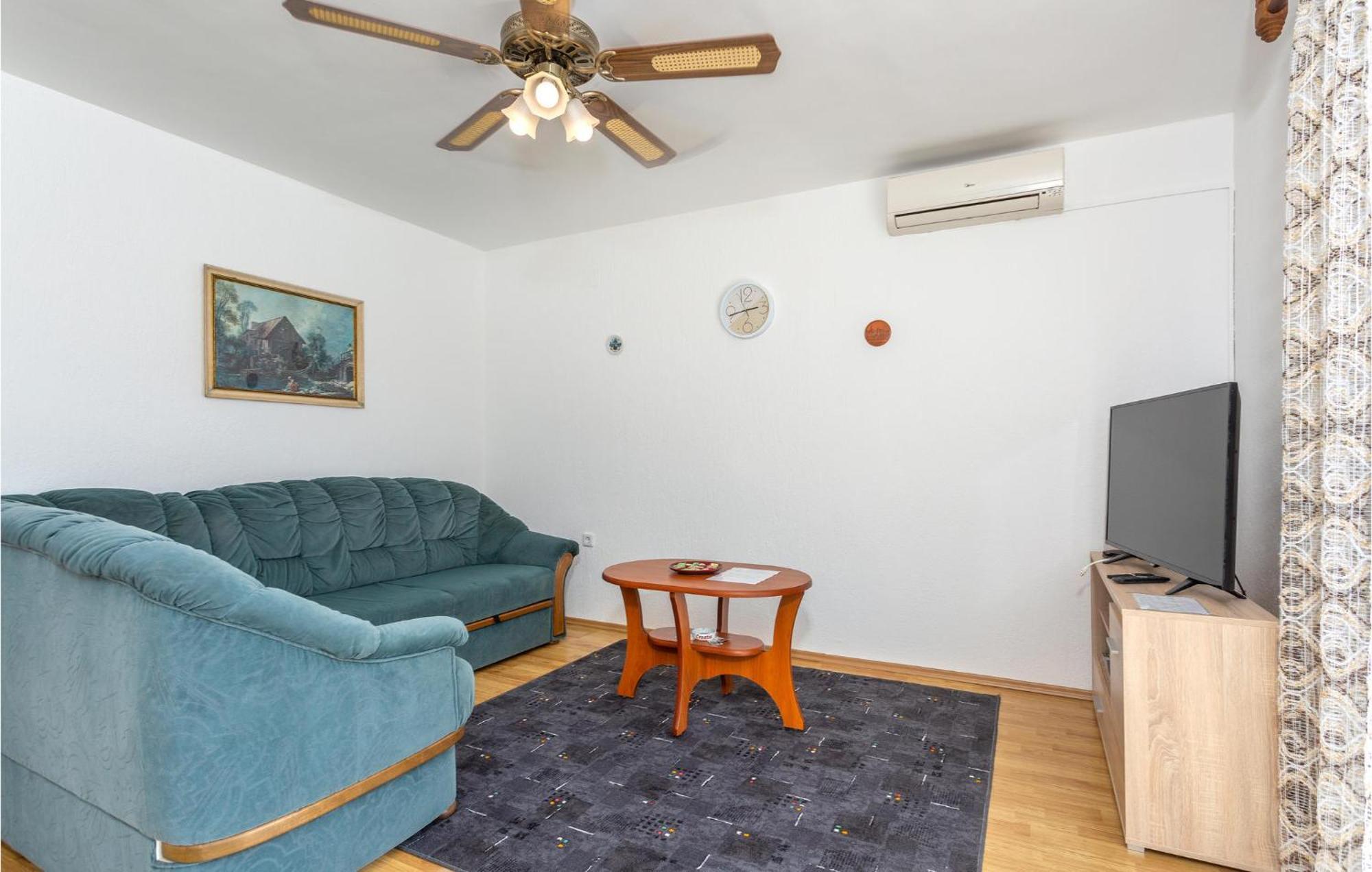 Lovely Apartment In Krk With Kitchen Brzac Exteriör bild